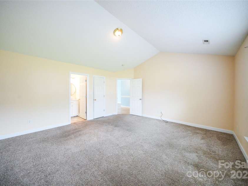 4037 Lakota Court, Charlotte, NC 28269.  MLS# CAR4258473, YatesRealty ID 19993. 