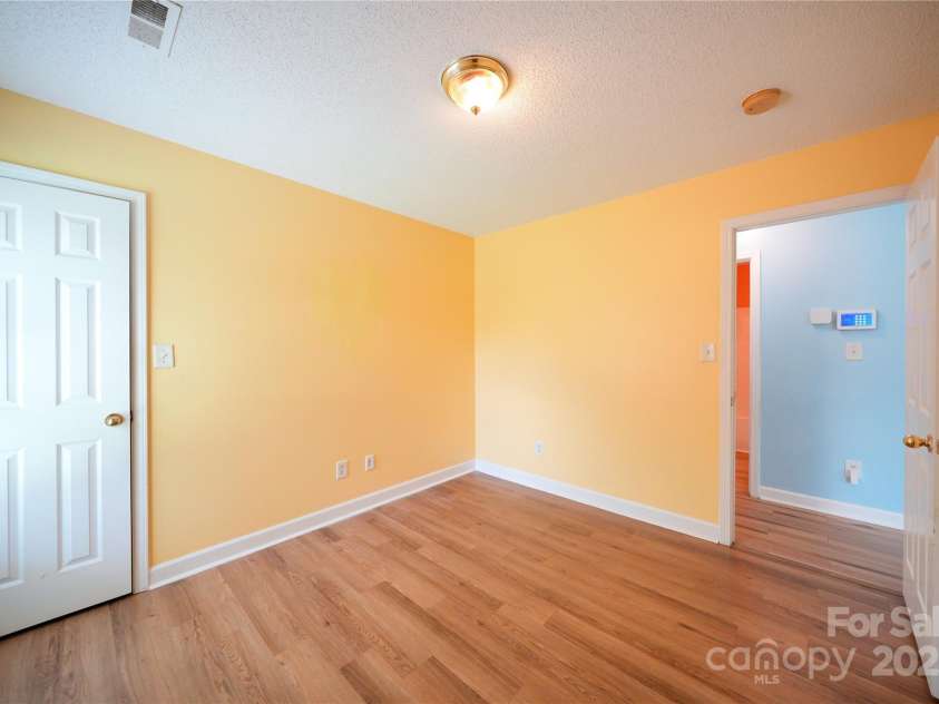 4037 Lakota Court, Charlotte, NC 28269.  MLS# CAR4258473, YatesRealty ID 19993. 