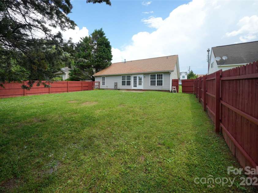 4037 Lakota Court, Charlotte, NC 28269.  MLS# CAR4258473, YatesRealty ID 19993. 