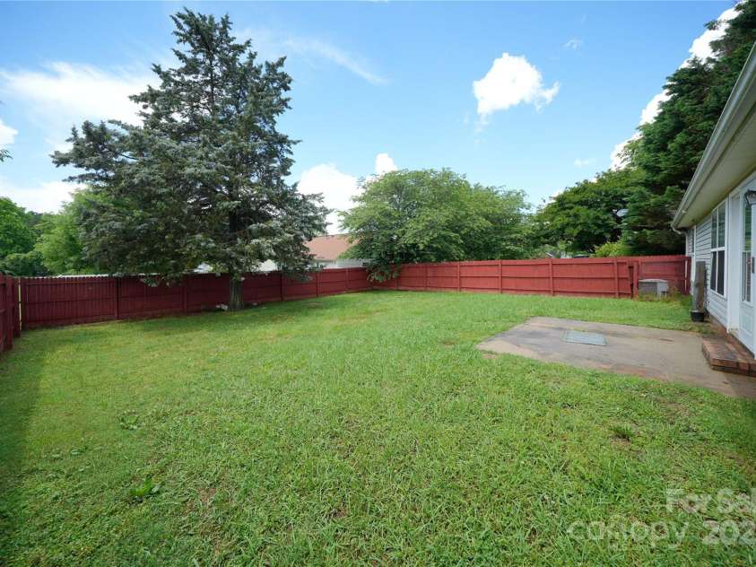 4037 Lakota Court, Charlotte, NC 28269.  MLS# CAR4258473, YatesRealty ID 19993. 