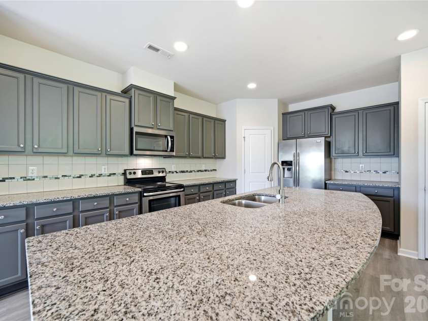 8759 Mullis Forest Court, Mint Hill, NC 28227.  MLS# CAR4377247, YatesRealty ID 19993. Kitchen