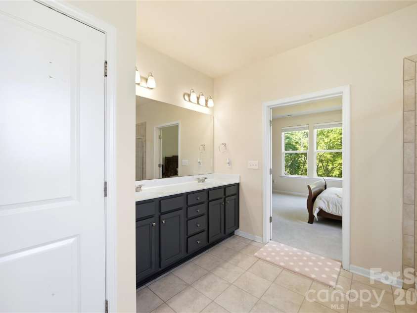 8759 Mullis Forest Court, Mint Hill, NC 28227.  MLS# CAR4377247, YatesRealty ID 19993. Master Bath