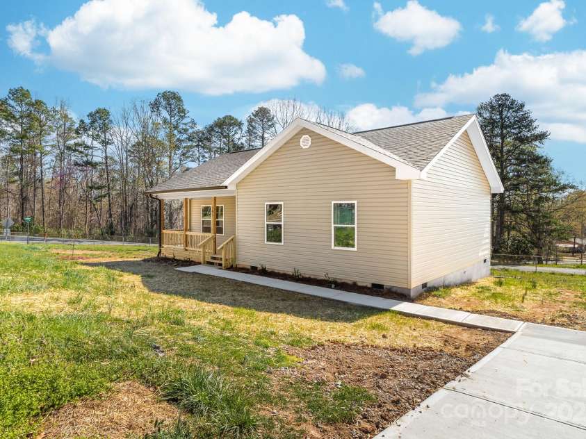 501 Ed Wilson Road, Bessemer City, NC 28016.  MLS# CAR4199486, YatesRealty ID 19994. 