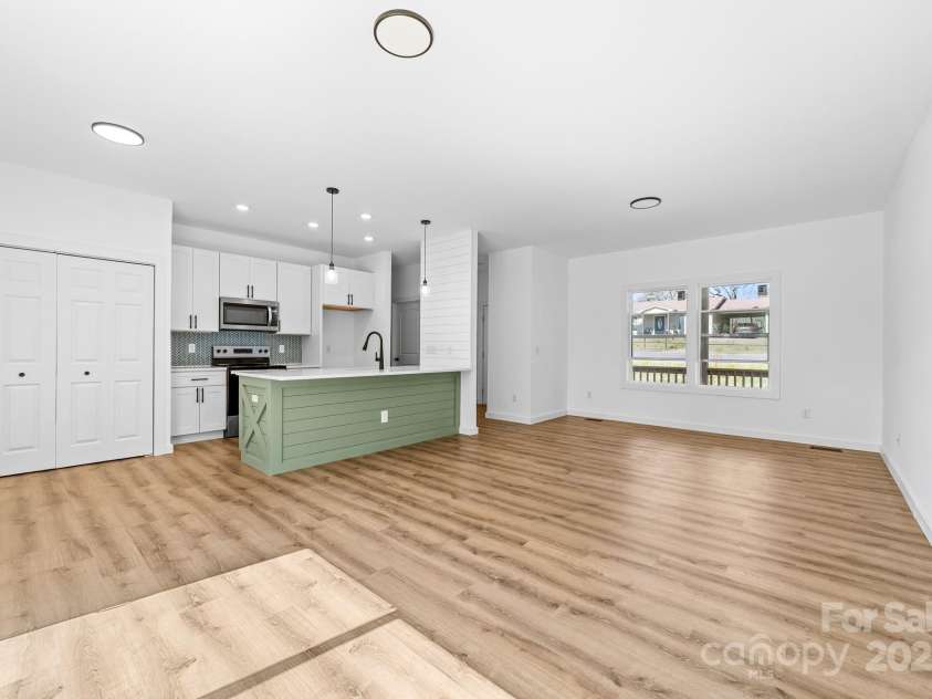 501 Ed Wilson Road, Bessemer City, NC 28016.  MLS# CAR4199486, YatesRealty ID 19994. 