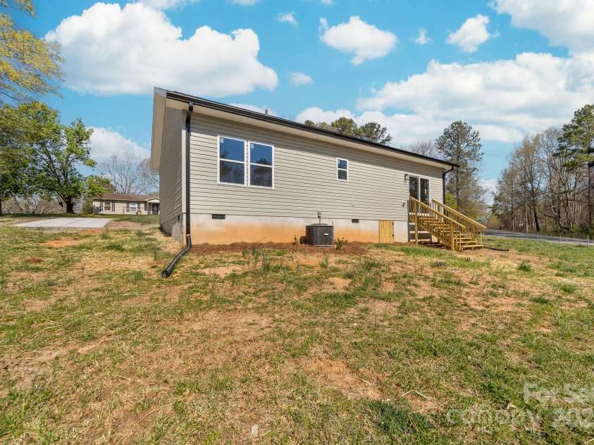 501 Ed Wilson Road, Bessemer City, NC 28016.  MLS# CAR4199486, YatesRealty ID 19994. 