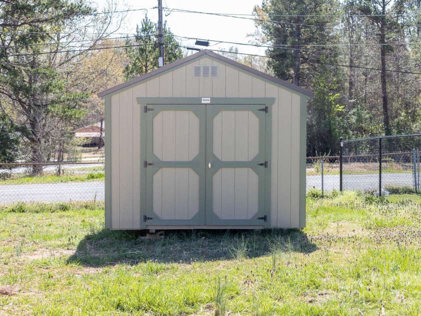 501 Ed Wilson Road, Bessemer City, NC 28016.  MLS# CAR4199486, YatesRealty ID 19994. 