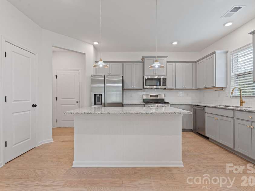 230 Quinn Road, Matthews, NC 28104.  MLS# CAR4378712, YatesRealty ID 19995. Kitchen with island seating