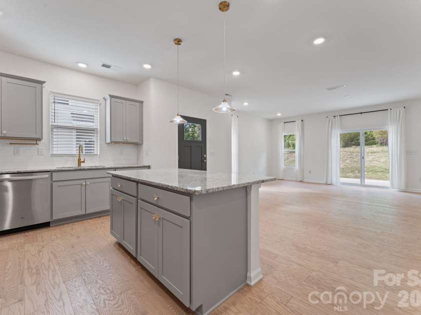 230 Quinn Road, Matthews, NC 28104.  MLS# CAR4378712, YatesRealty ID 19995. Open floor plan and sight lines