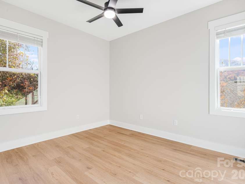 11 Byrdcliffe Lane, Asheville, NC 28805.  MLS# CAR4320731, YatesRealty ID 19996. Third Bedroom