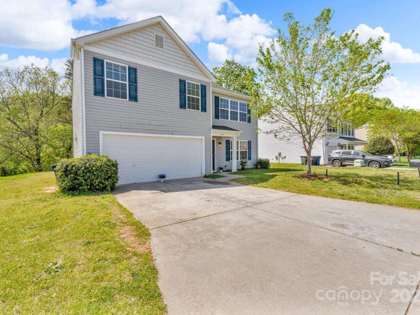 2115 Sage Meadows Drive, Winston Salem, NC 27127.  MLS# CAR4238449, YatesRealty ID 19996. Welcome Home!