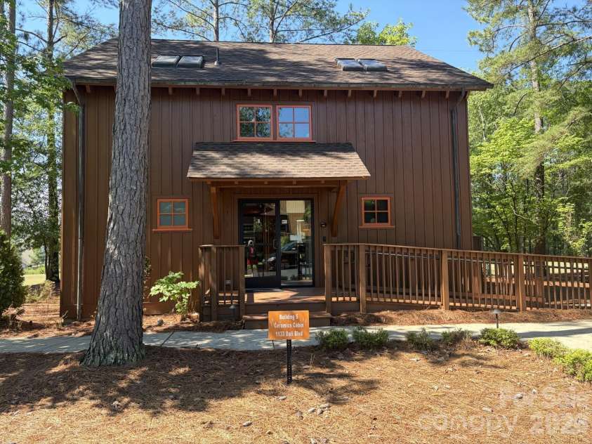 304 Picasso Trail, Mount Holly, NC 28120.  MLS# CAR4374273, YatesRealty ID 19998. Ceramic Cabin