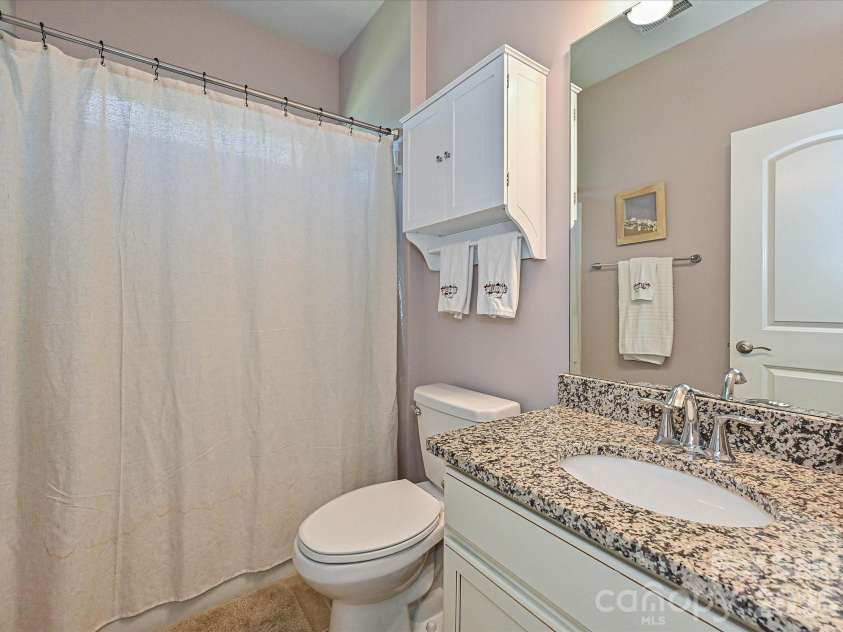 304 Picasso Trail, Mount Holly, NC 28120.  MLS# CAR4374273, YatesRealty ID 19998. Full Hall Bath