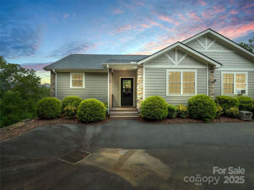 148 Red Hawk Knoll, Lake Lure, NC 28746.  MLS# CAR4291456, YatesRealty ID 19999. 