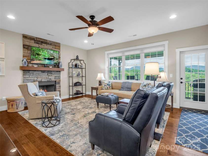 148 Red Hawk Knoll, Lake Lure, NC 28746.  MLS# CAR4291456, YatesRealty ID 19999. 