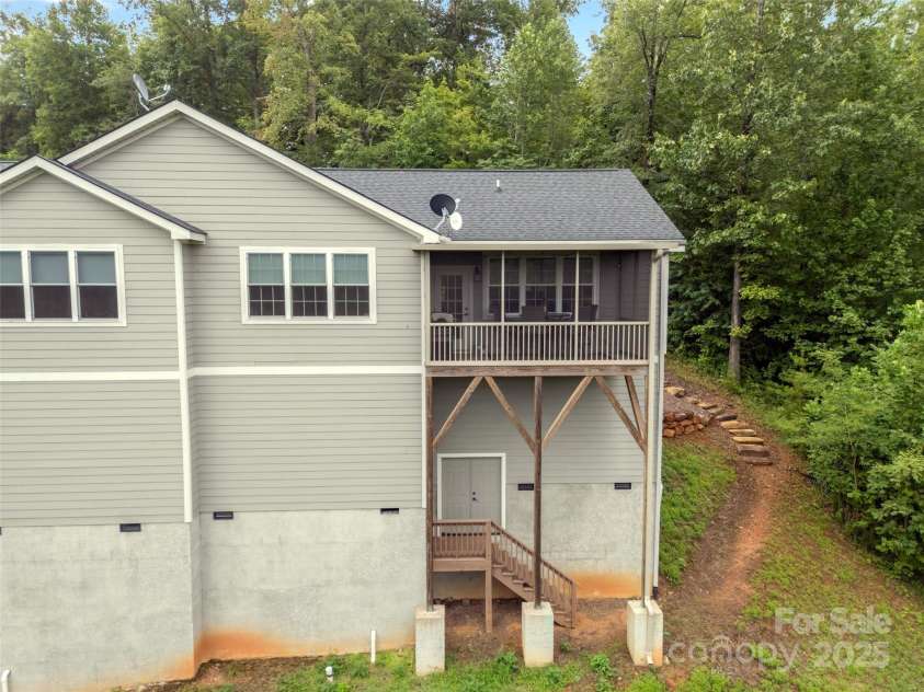 148 Red Hawk Knoll, Lake Lure, NC 28746.  MLS# CAR4291456, YatesRealty ID 19999. 