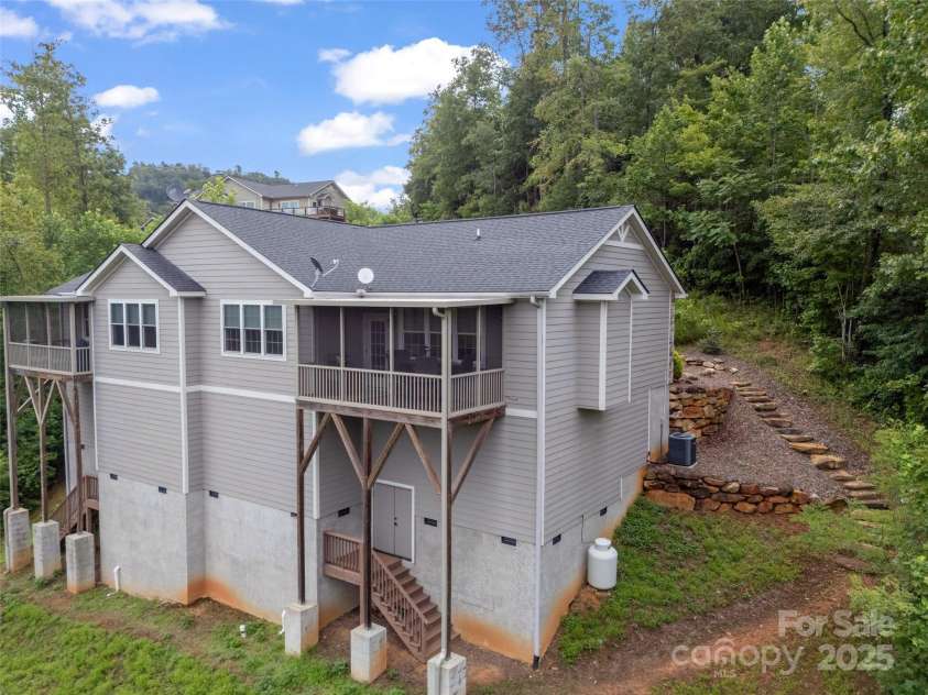 148 Red Hawk Knoll, Lake Lure, NC 28746.  MLS# CAR4291456, YatesRealty ID 19999. 
