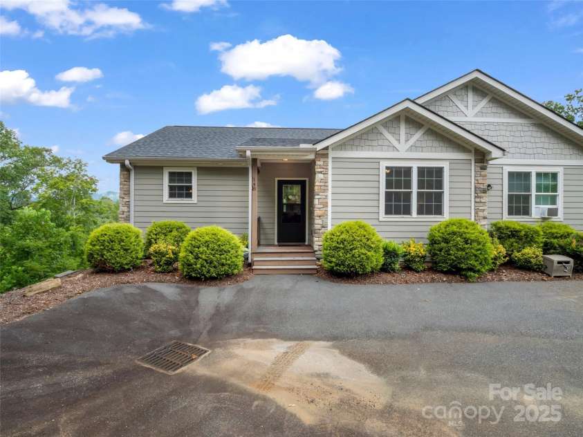 148 Red Hawk Knoll, Lake Lure, NC 28746.  MLS# CAR4291456, YatesRealty ID 19999. 
