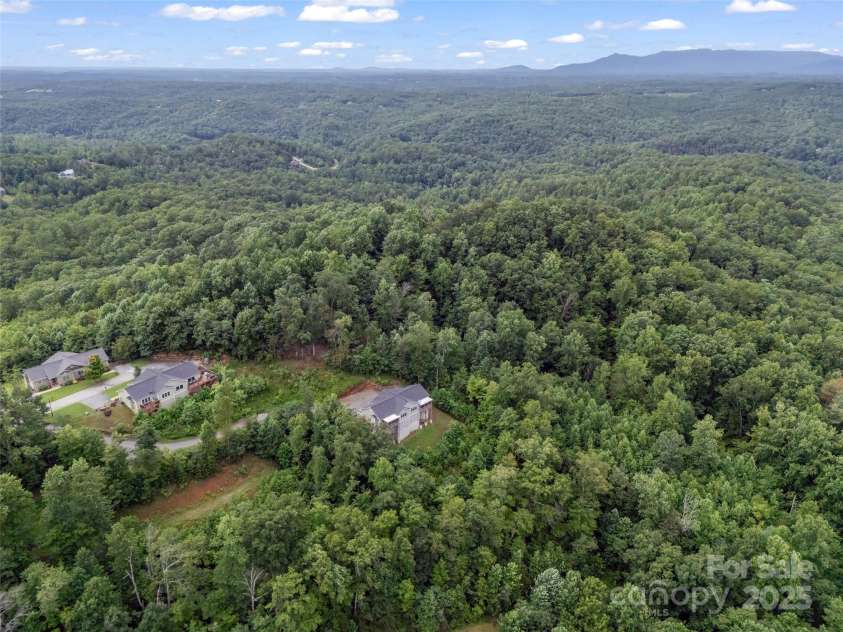 148 Red Hawk Knoll, Lake Lure, NC 28746.  MLS# CAR4291456, YatesRealty ID 19999. 