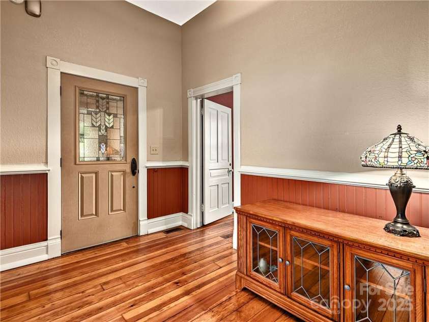 21 Pearl Street, Asheville, NC 28801.  MLS# CAR3905516, YatesRealty ID 2. 