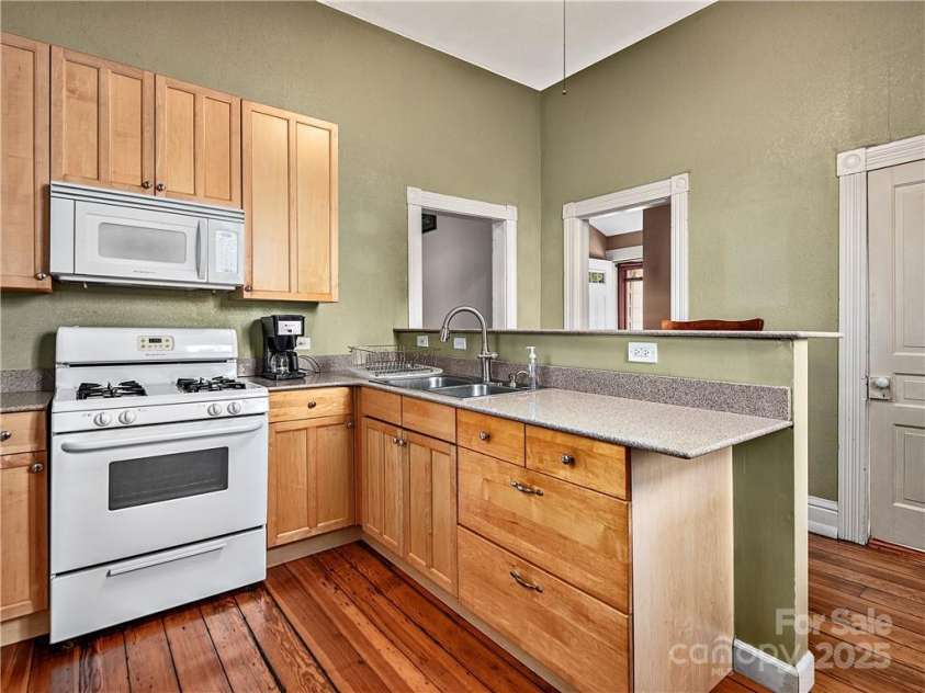 21 Pearl Street, Asheville, NC 28801.  MLS# CAR3905516, YatesRealty ID 2. 