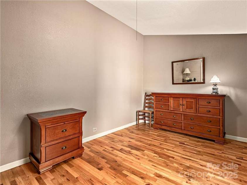 21 Pearl Street, Asheville, NC 28801.  MLS# CAR3905516, YatesRealty ID 2. 