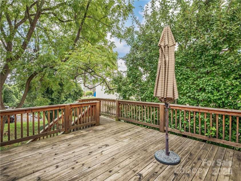 21 Pearl Street, Asheville, NC 28801.  MLS# CAR3905516, YatesRealty ID 2. 