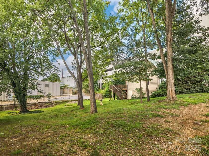 21 Pearl Street, Asheville, NC 28801.  MLS# CAR3905516, YatesRealty ID 2. 