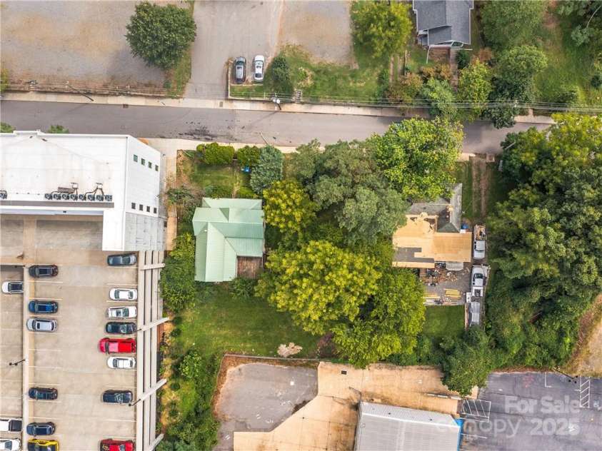 21 Pearl Street, Asheville, NC 28801.  MLS# CAR3905516, YatesRealty ID 2. 