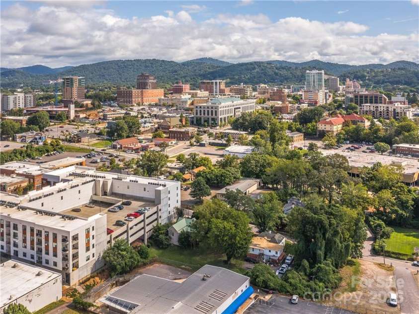 21 Pearl Street, Asheville, NC 28801.  MLS# CAR3905516, YatesRealty ID 2. 