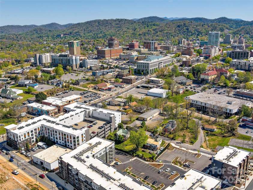 21 Pearl Street, Asheville, NC 28801.  MLS# CAR3905516, YatesRealty ID 2. 