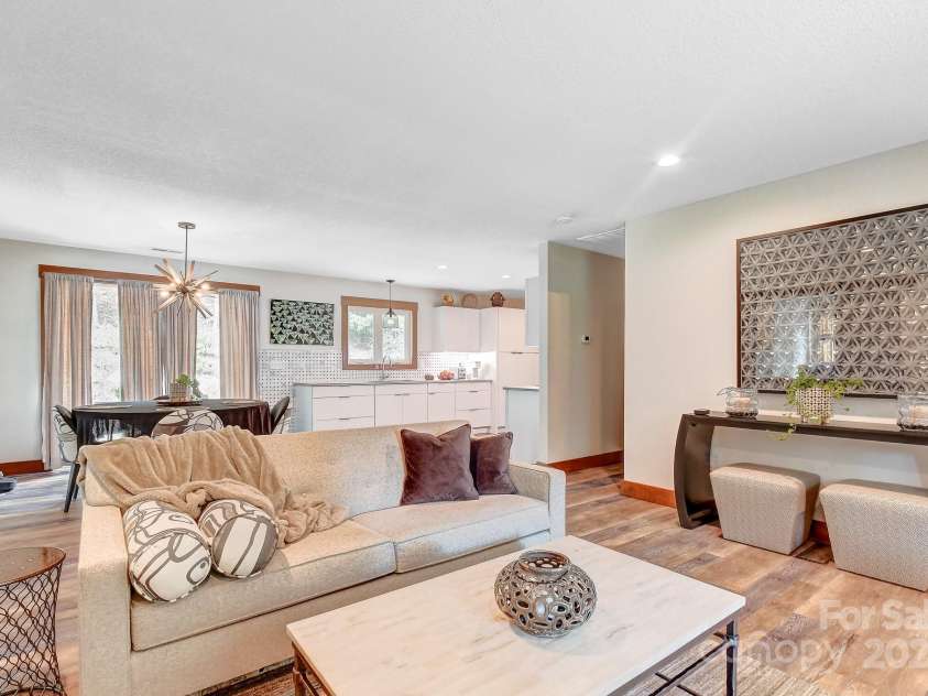 9 Oakwood Drive, Weaverville, NC 28787.  MLS# CAR4299049, YatesRealty ID 20. 