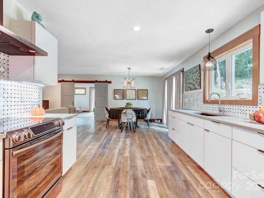 9 Oakwood Drive, Weaverville, NC 28787.  MLS# CAR4299049, YatesRealty ID 20. 