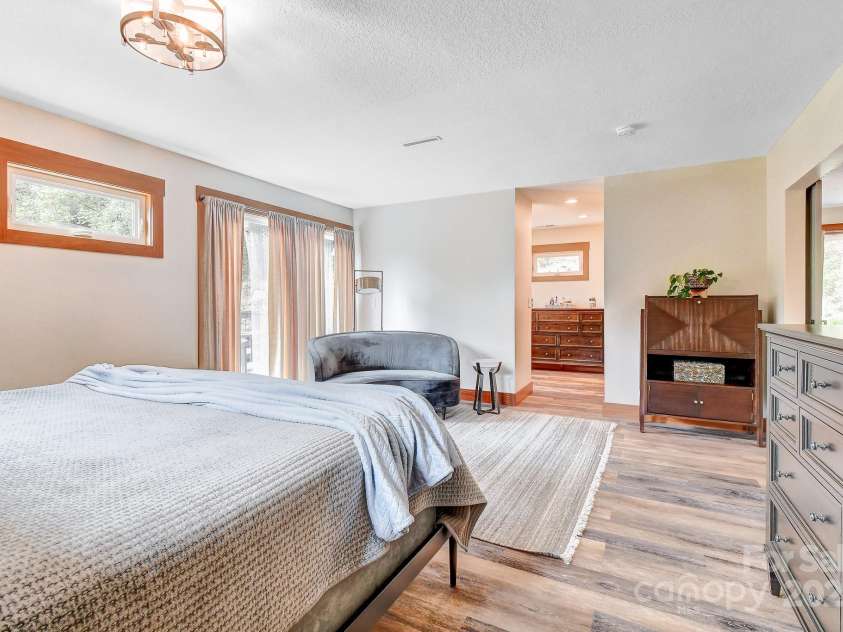 9 Oakwood Drive, Weaverville, NC 28787.  MLS# CAR4299049, YatesRealty ID 20. 