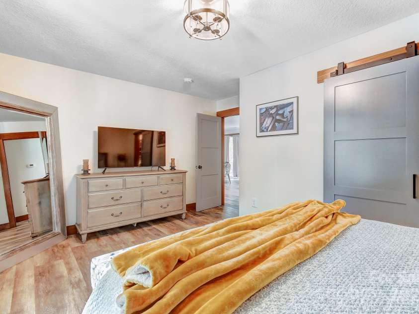 9 Oakwood Drive, Weaverville, NC 28787.  MLS# CAR4299049, YatesRealty ID 20. 