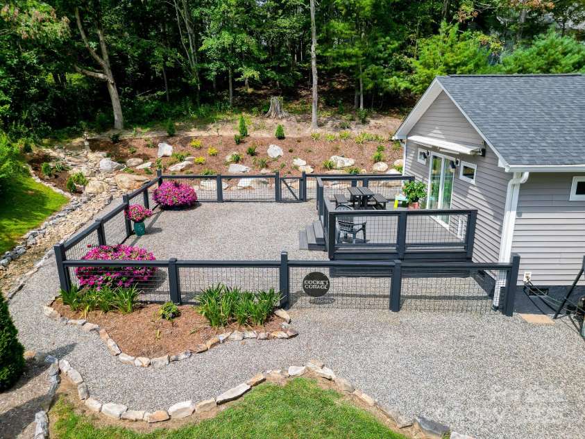 9 Oakwood Drive, Weaverville, NC 28787.  MLS# CAR4299049, YatesRealty ID 20. 