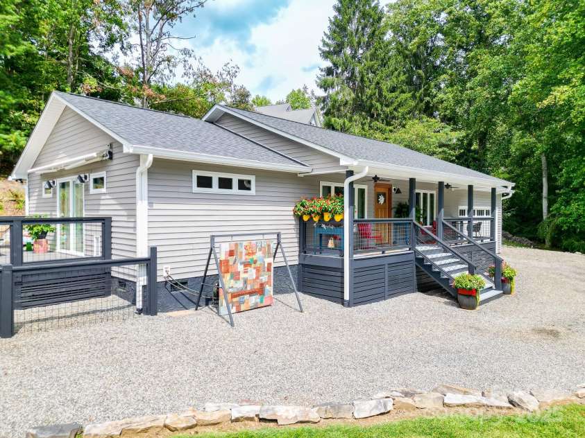 9 Oakwood Drive, Weaverville, NC 28787.  MLS# CAR4299049, YatesRealty ID 20. 