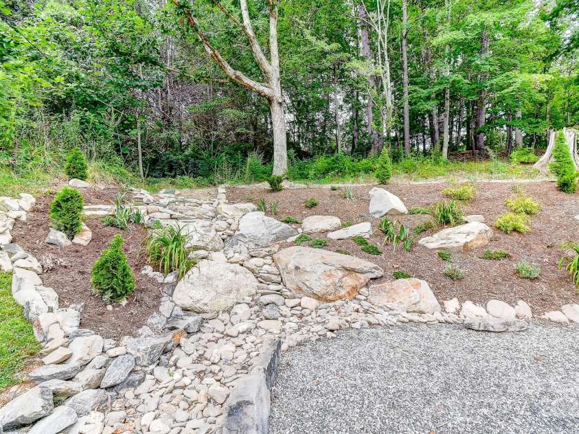 9 Oakwood Drive, Weaverville, NC 28787.  MLS# CAR4299049, YatesRealty ID 20. 