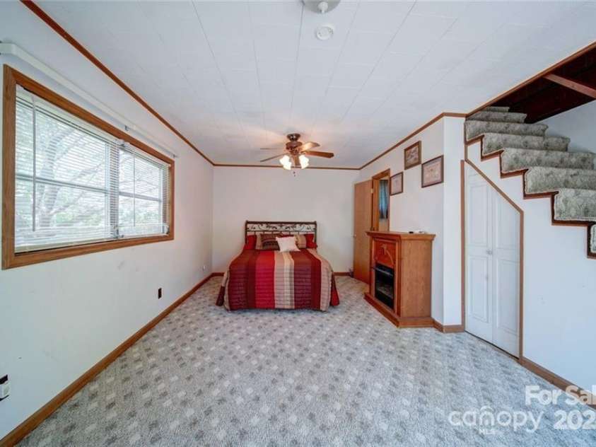 177 Mountain View Lane, Troy, NC 27371.  MLS# CAR4269979, YatesRealty ID 200. Primary Bedroom