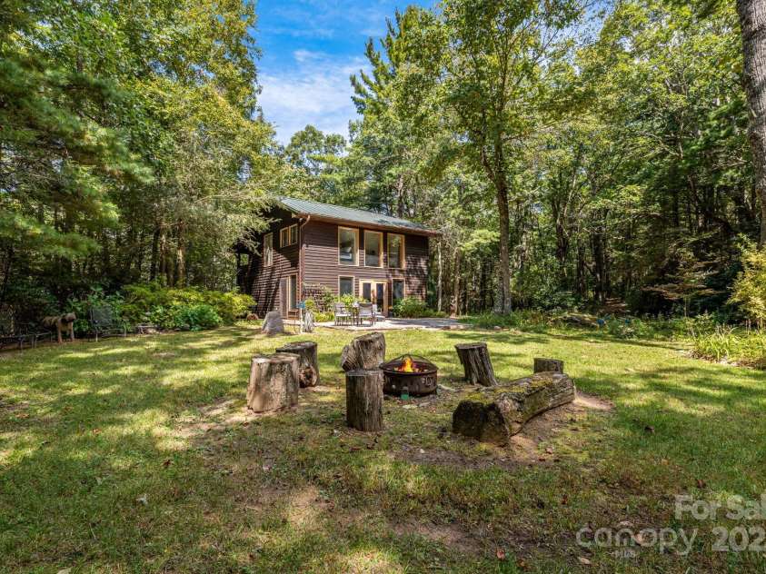 765/764 Osborne Knob Road, Little Switzerland, NC 28752.  MLS# CAR4303194, YatesRealty ID 200. Guest house