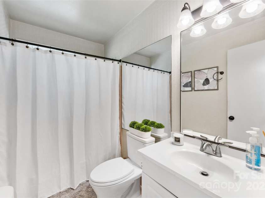 1122 Penrose Lane, Charlotte, NC 28217.  MLS# CAR4212535, YatesRealty ID 2000. Bath - needs your touch. Also has storage