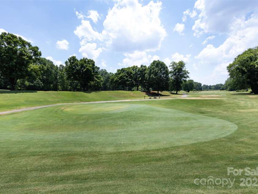 1122 Penrose Lane, Charlotte, NC 28217.  MLS# CAR4212535, YatesRealty ID 2000. Golf nearby