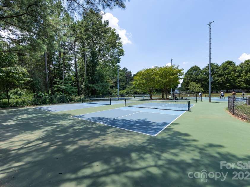1122 Penrose Lane, Charlotte, NC 28217.  MLS# CAR4212535, YatesRealty ID 2000. Pickle Ball nearby