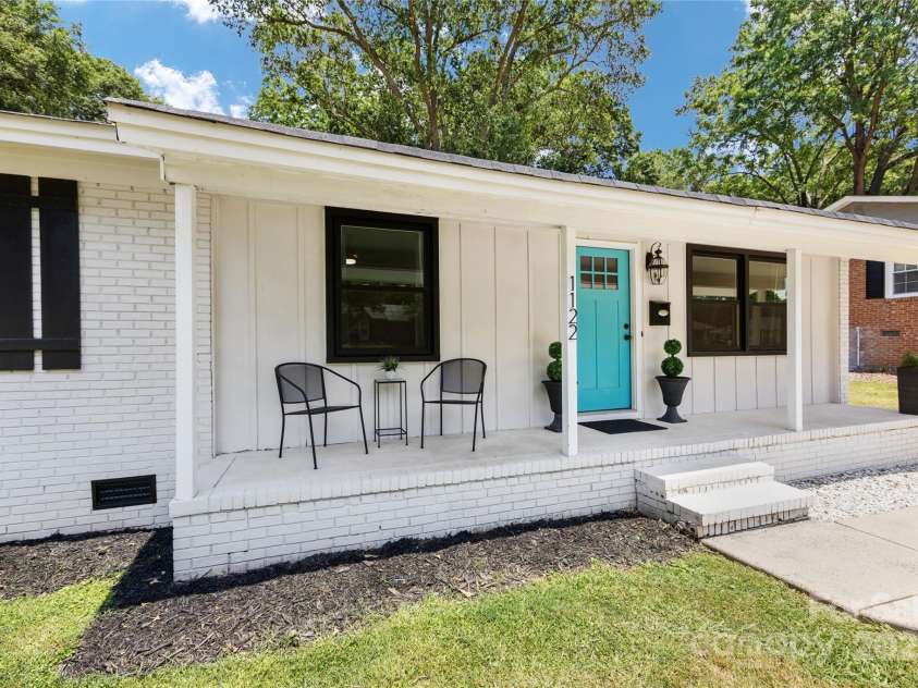 1122 Penrose Lane, Charlotte, NC 28217.  MLS# CAR4212535, YatesRealty ID 2000. Welcome Home! Perfect for sweet tea summer evenings!