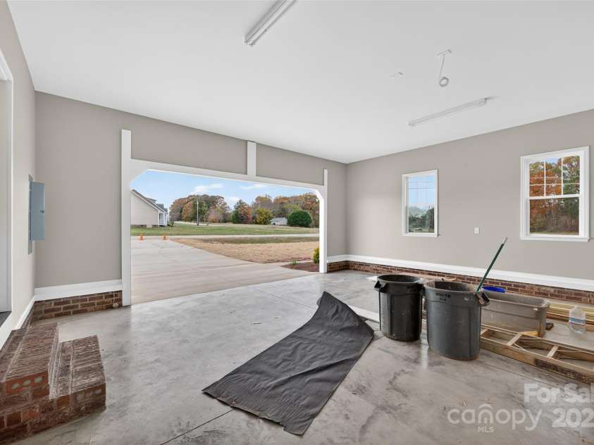 7195 Mooresville Road, Salisbury, NC 28147.  MLS# CAR4320534, YatesRealty ID 2000. 