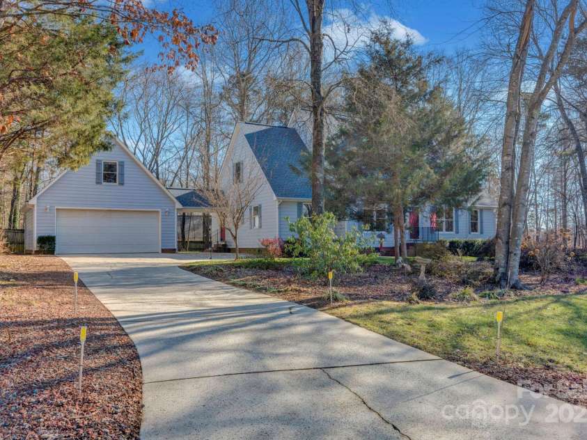 161 Picwyck Drive, Mooresville, NC 28115.  MLS# CAR4211316, YatesRealty ID 20000. 2-Car Garage with Breezeway to House