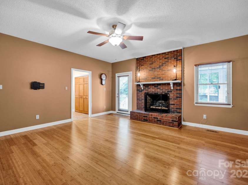 161 Picwyck Drive, Mooresville, NC 28115.  MLS# CAR4211316, YatesRealty ID 20000. Great Room
