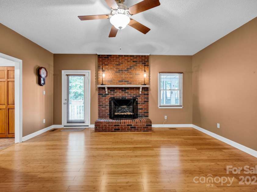 161 Picwyck Drive, Mooresville, NC 28115.  MLS# CAR4211316, YatesRealty ID 20000. Great Room
