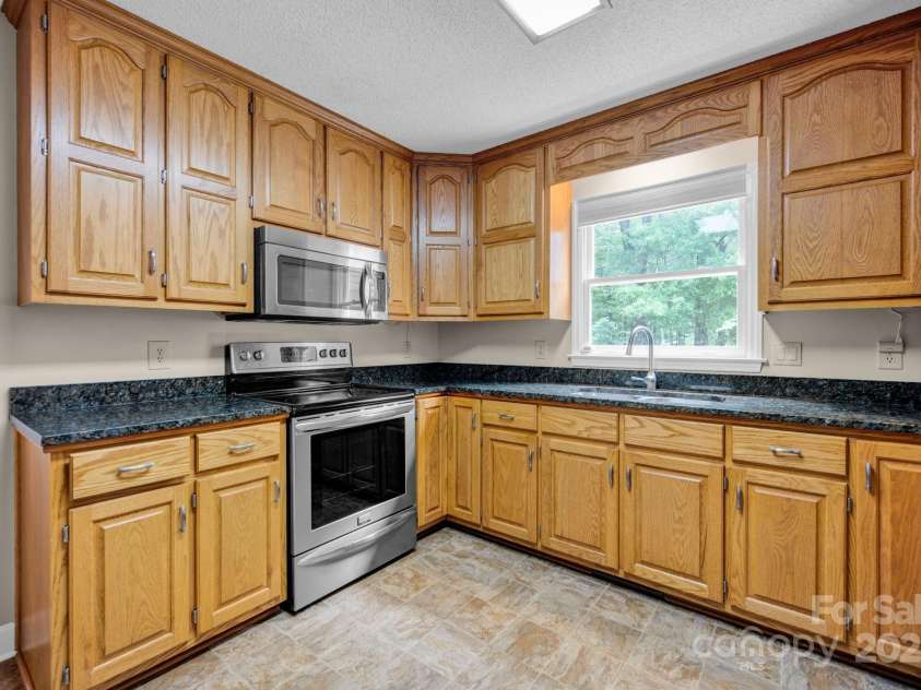 161 Picwyck Drive, Mooresville, NC 28115.  MLS# CAR4211316, YatesRealty ID 20000. Kitchen