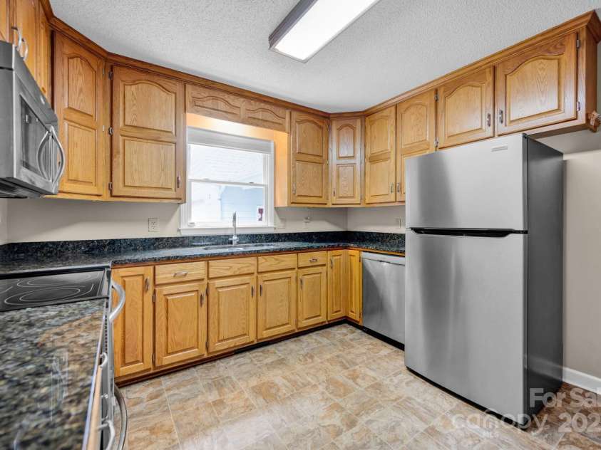 161 Picwyck Drive, Mooresville, NC 28115.  MLS# CAR4211316, YatesRealty ID 20000. Kitchen