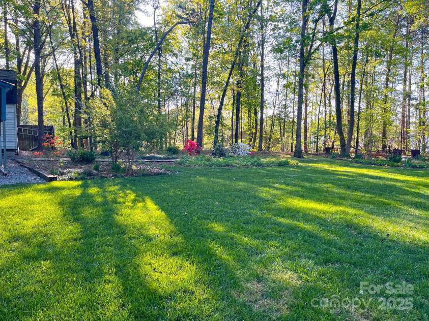 161 Picwyck Drive, Mooresville, NC 28115.  MLS# CAR4211316, YatesRealty ID 20000. Lush Lawn in the Side Yard